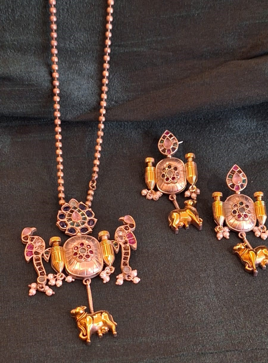 Golden Radiance: Luxe Pendant and Earrings