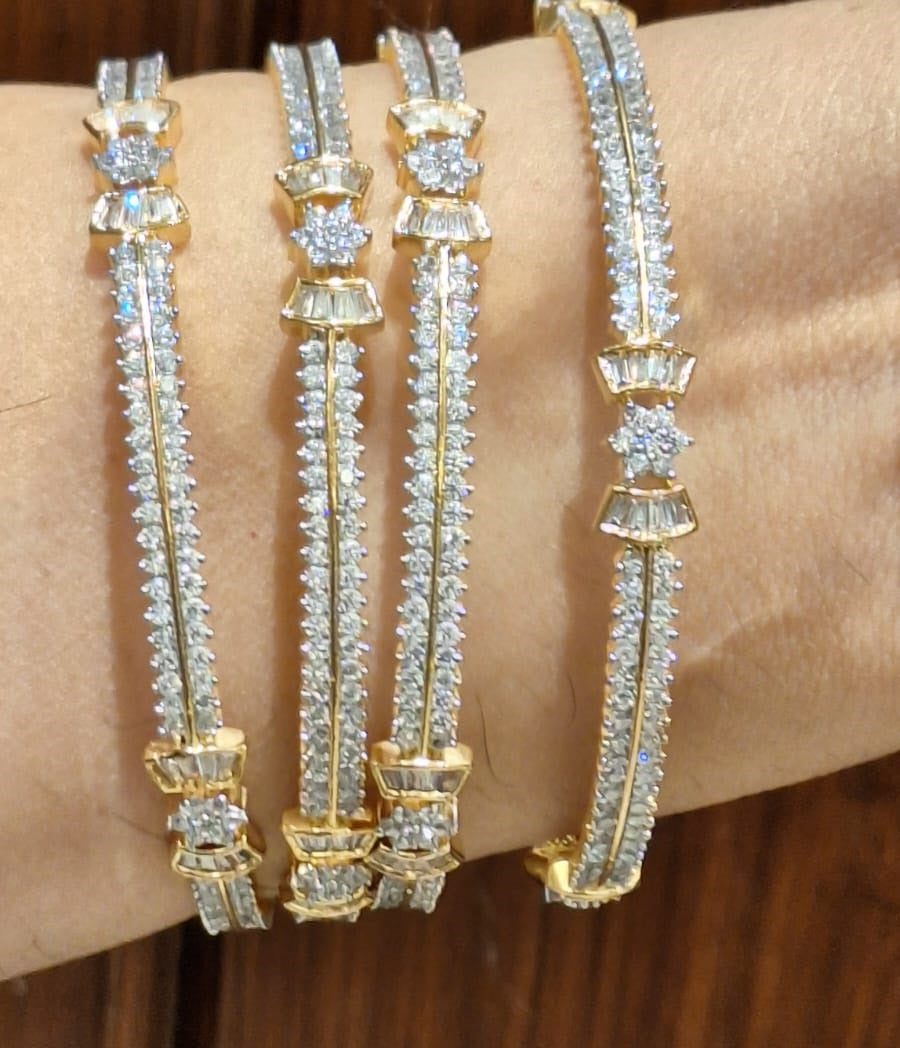 Queen Bangles Set