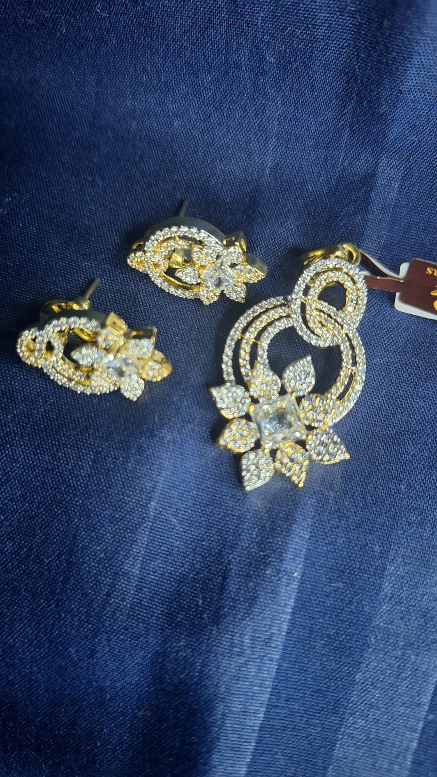 Classic Gold & Crystal Floral Pendant Set